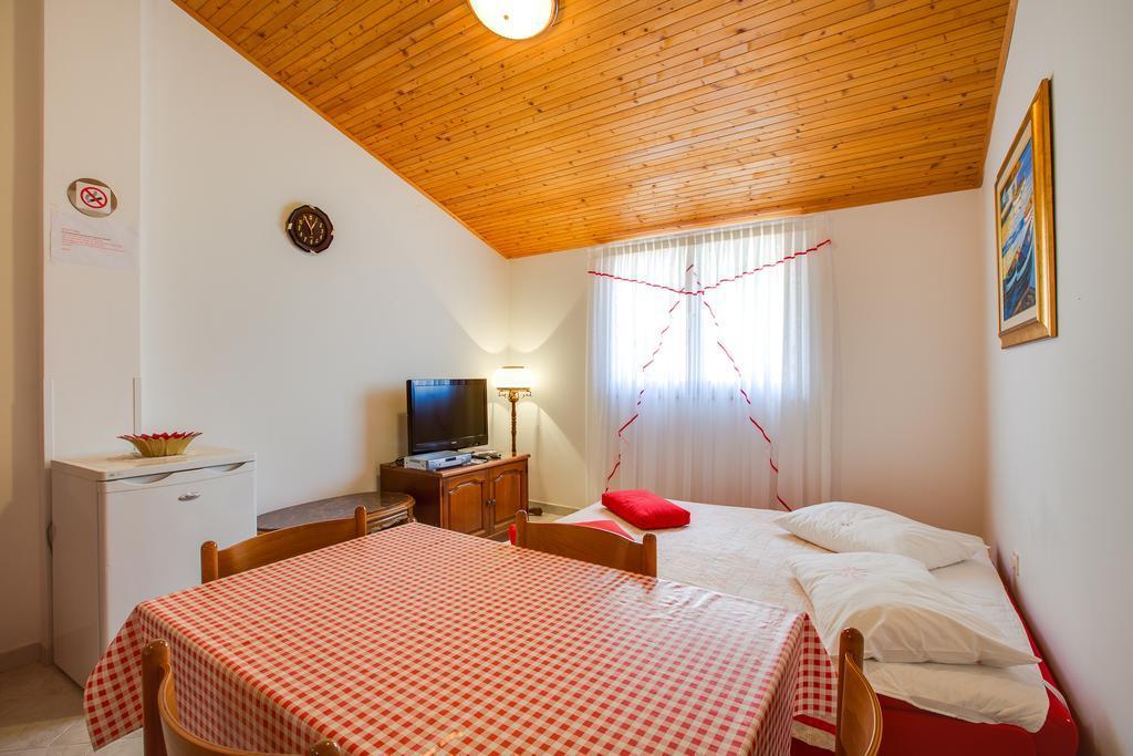 Apartments Vida 1682 プーラ エクステリア 写真